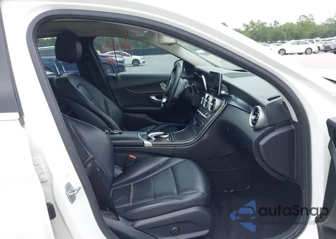 2015 Mercedes-Benz C 300 4Matic из США, поврежденный, VIN 55SWF4KB8FU087640